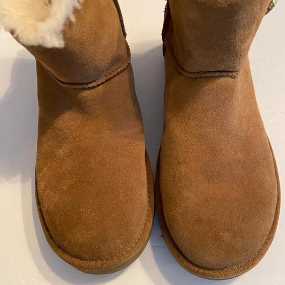 UGG MINI BAILEY BUTTON GEM CHESTNUT, Size 10 - Picture 6 of 10